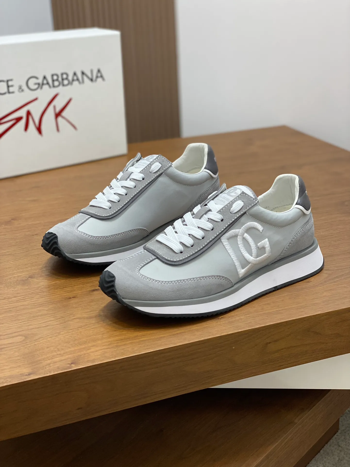 Factory price: 458💰••New products••Dolce&Gabbana••DG✔️High-end men's sports•casual shoes. Original goods from top counters. Original imported cowhide, multi-material splicing design ➕Imported cowhide lining, cowhide feet ➕Original T men's shoes 💰R elastic outsole.  Size: 39-44 (38, 45 customized)